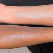 PEARL GONE WILD PRESSED SHIMMER HIGHLIGHTER - 01 Hope (blue iridescent)
