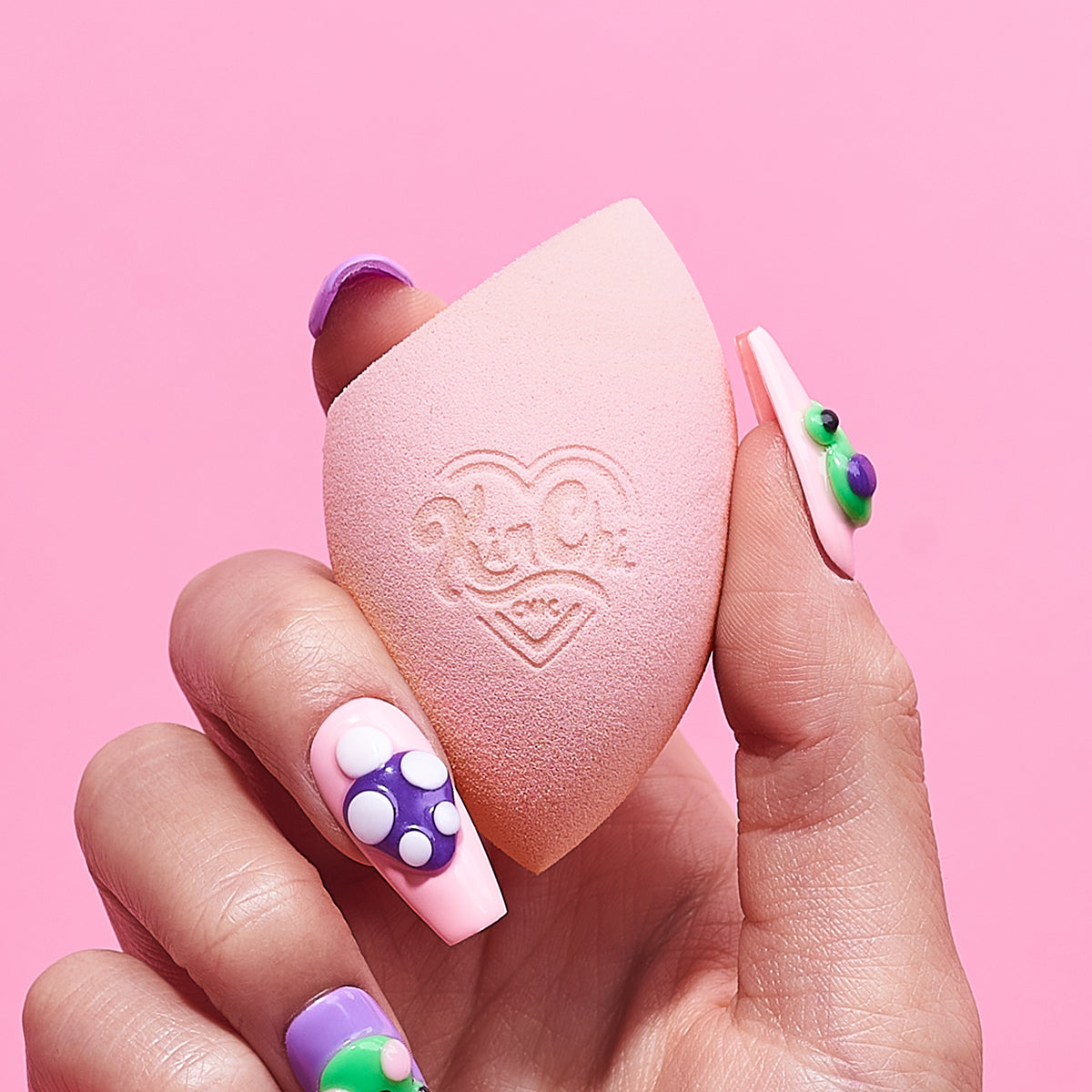 KimChi-Chic-Beauty-Makeup-Sponge-To-Go-03-Pink