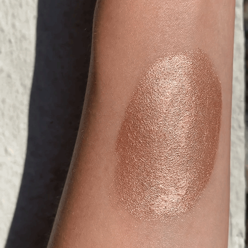 KimChi-Chic-Beauty-Glam-Tears-All-Over-Liquid-Highlighter-02-Silk-swatch